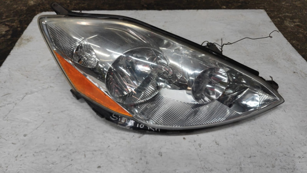 FARO RH  TOYOTA SIENNA 2010