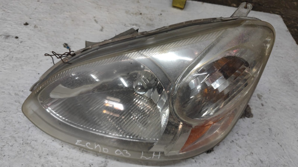 FARO LH TOYOTA ECHO 2003