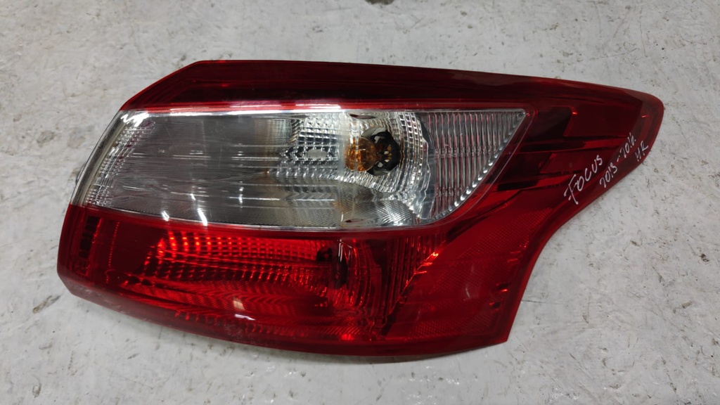 STOP RH FORD FOCUS 13-16 