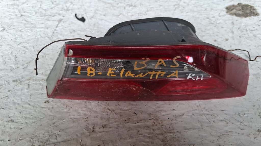 STOP DE BAUL ELANTRA 2018 RH 
