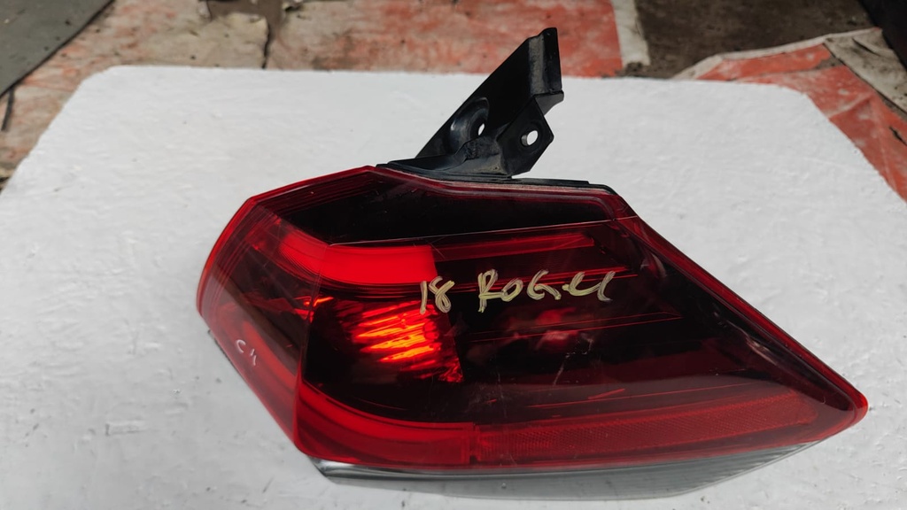 STOP RH NISSAN ROGUE 2017 