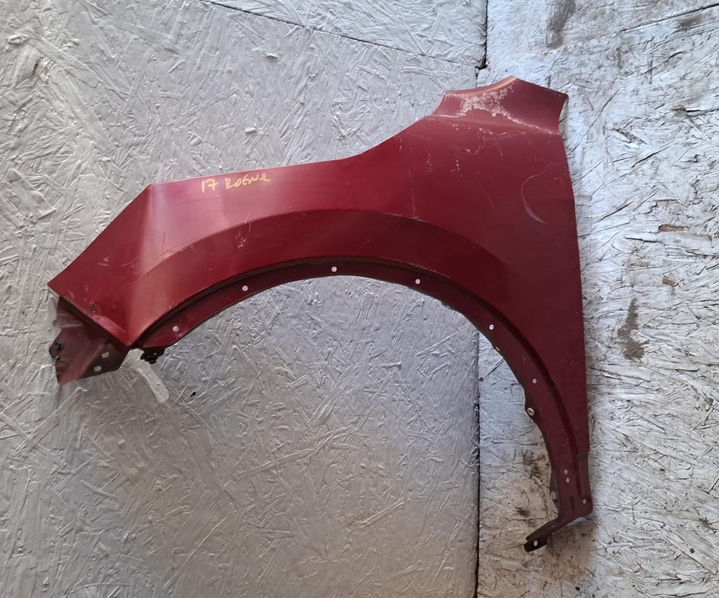 GUARDAFANGO LH NISSAN ROGUE SPORT 2017 C7 ROJA