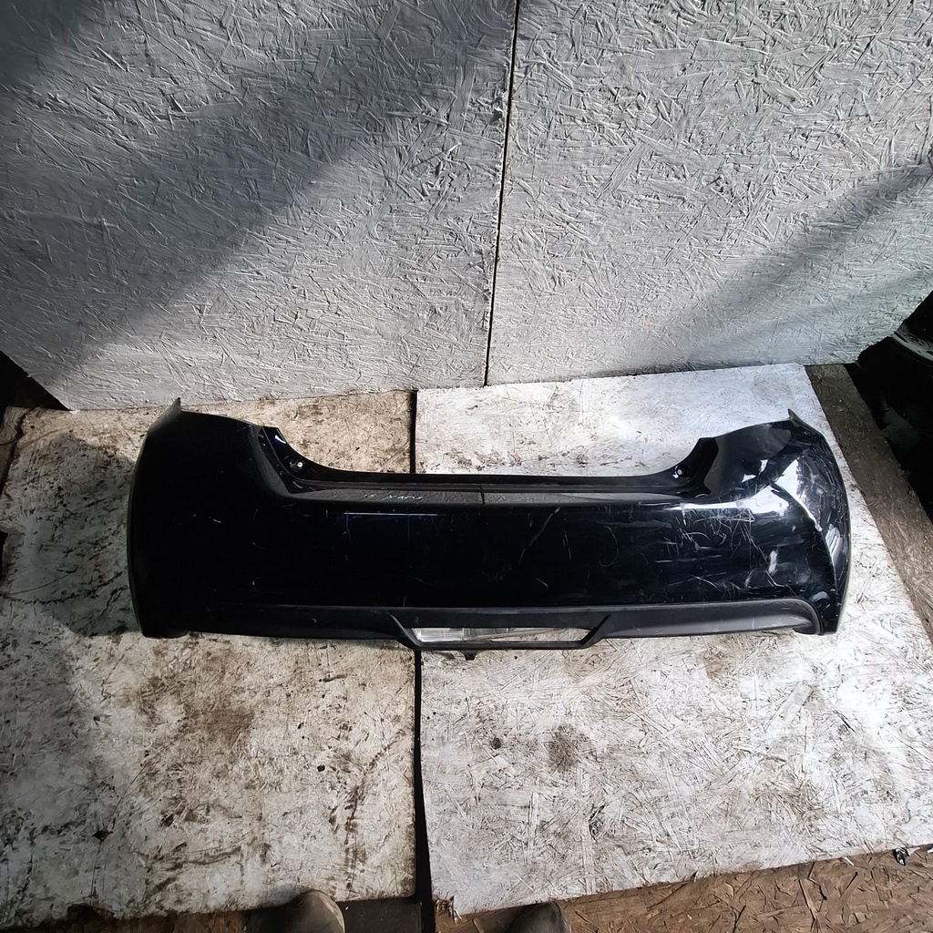 BUMPER TRASERO YARIS 2015