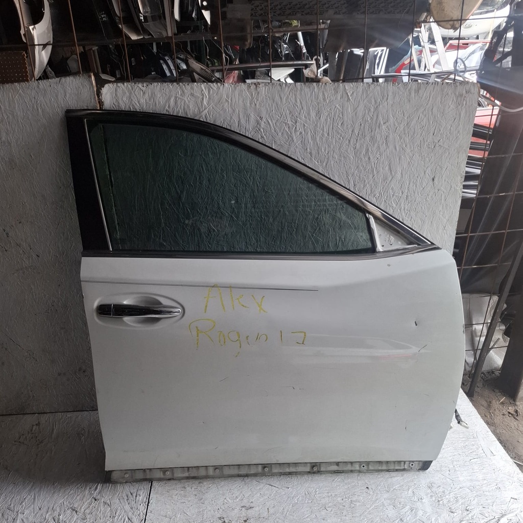 PUERTA RH NISSAN ROGUE 2017