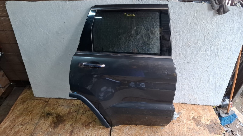 PUERTA RT GRAN CHEROKEE 2019