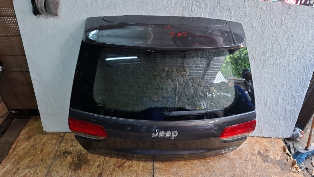 COMPUERTA GRAN CHEROKEE 2019