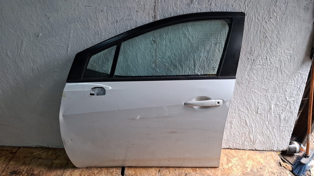 PUERTA LH VERSA 2025