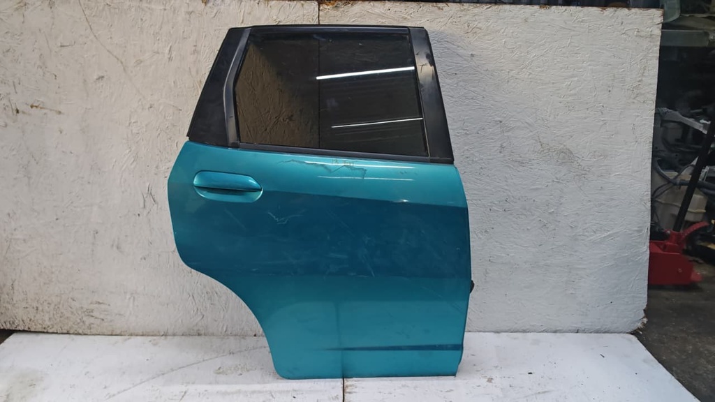 PUERTA TRASERA RT HONDA FIT 2013
